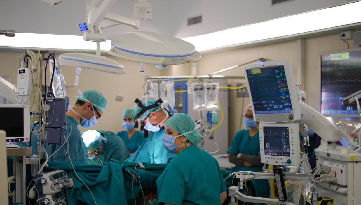 Cardiac surgery operating room with disposable sterile drapes